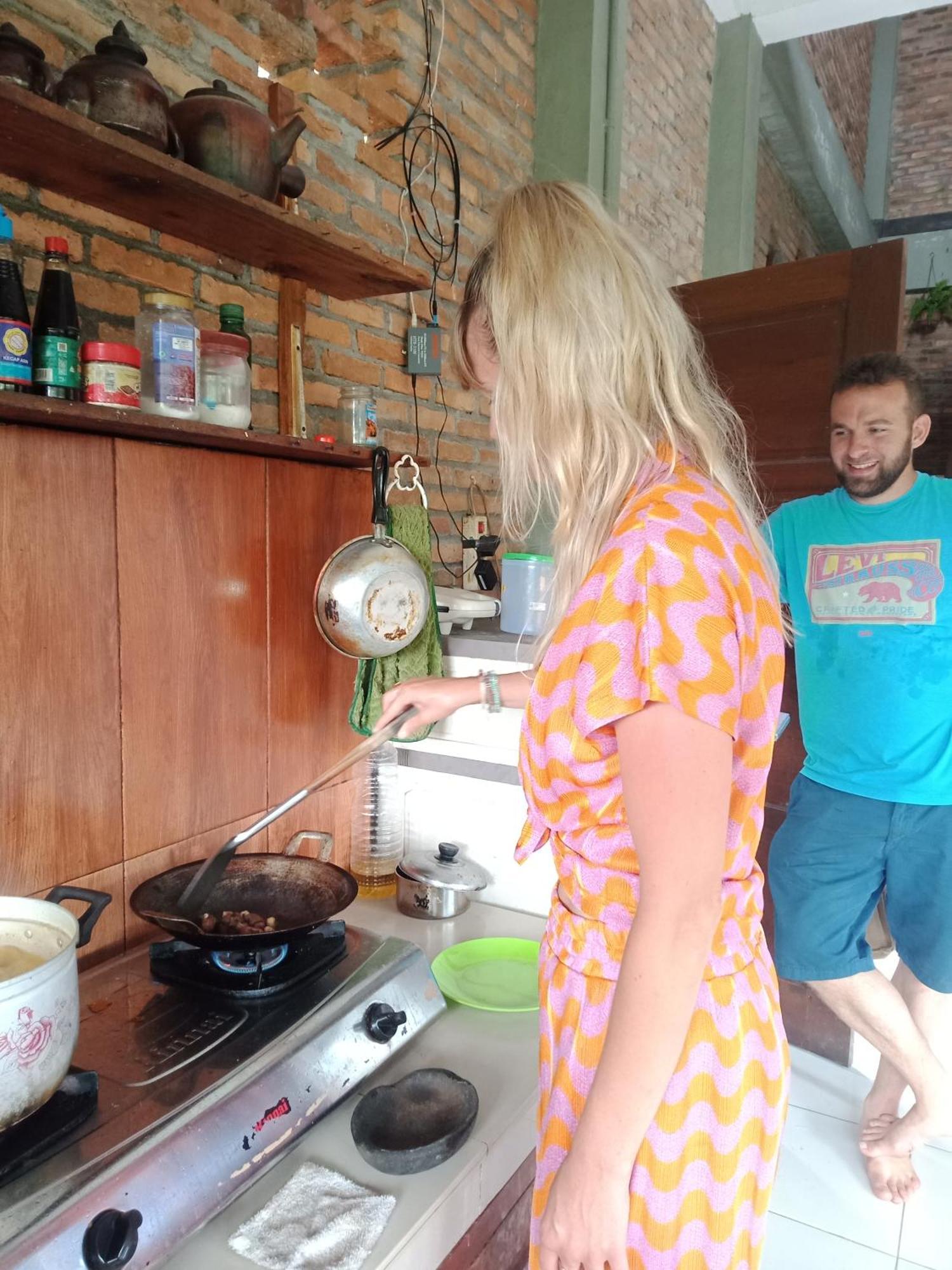Bua Guest House Медан Экстерьер фото