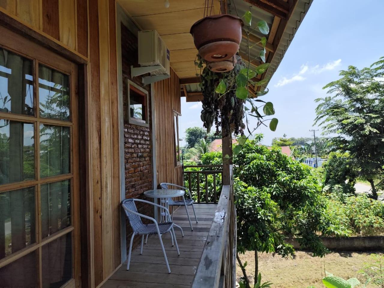Bua Guest House Медан Экстерьер фото